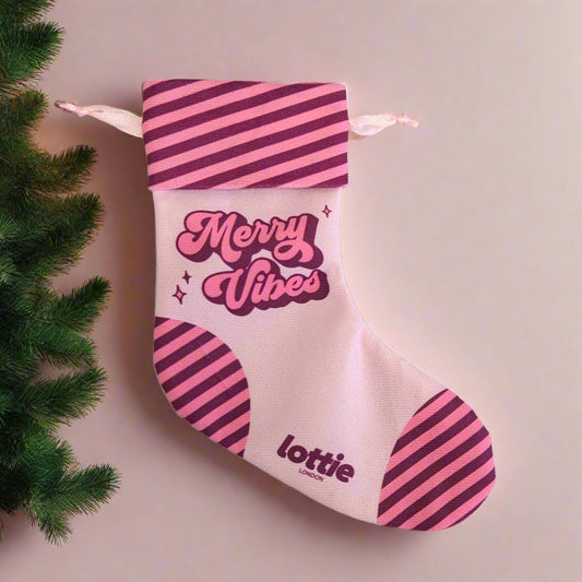LOTTIE “Merry Vibes” Stocking – Festive & Fun Makeup Holder (2 Pairs)